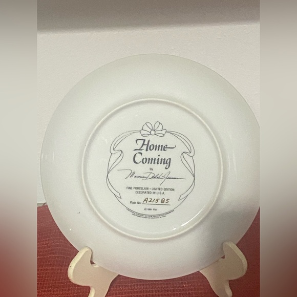 SET OF 5- ASSORTED DECORATED PLATES - Picture 8 of 11